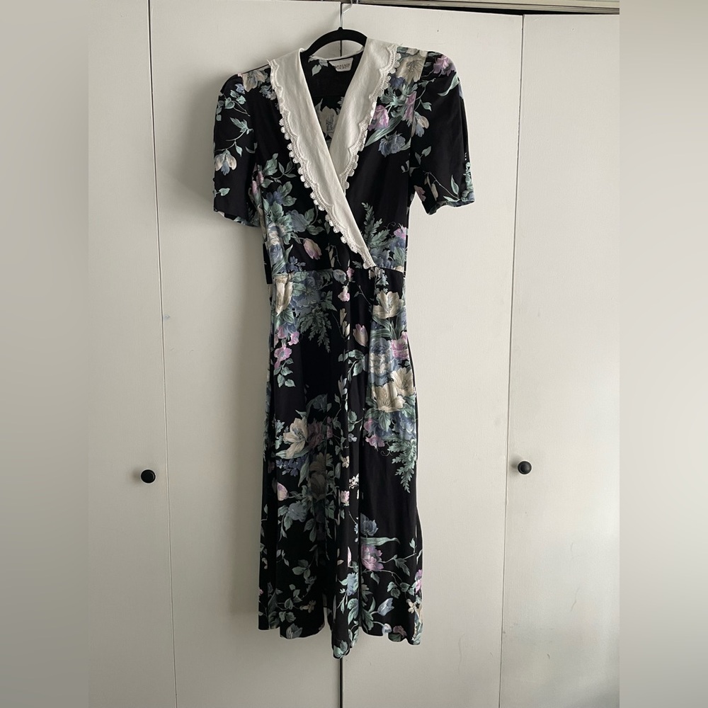 Vintage 80’s / 90’s floral dress with pockets